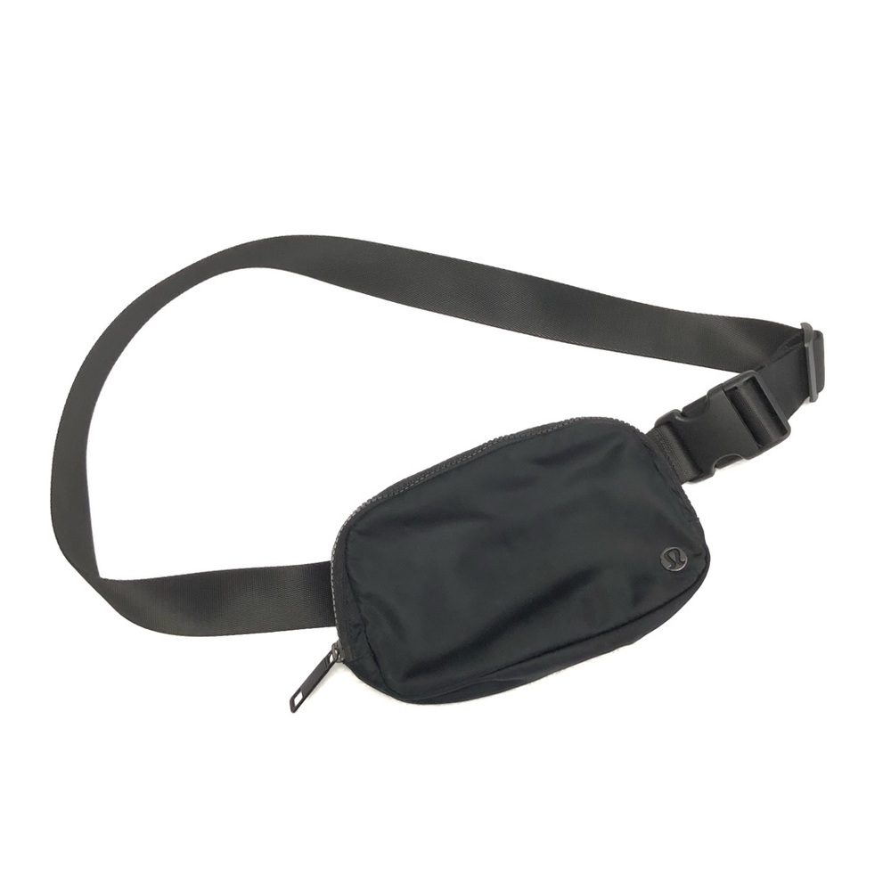 Lululemon Everywhere Belt Bag Large 1L  in Solid Black USED - Picture 2 of 11